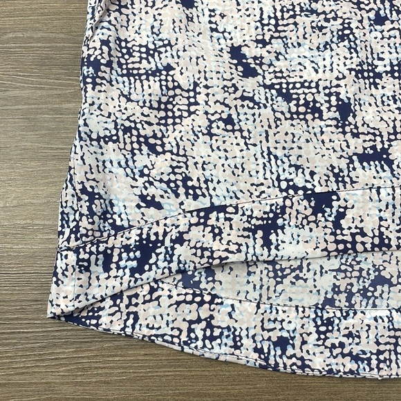 BCBGeneration Women’s Blue White Pink Geometric Short Sleeve Blouse, size Medium - Picture 6 of 10